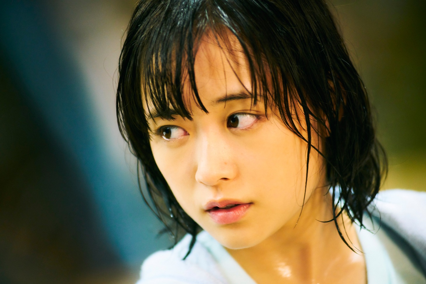 「びしょ濡れ探偵 水野羽衣」より、大原櫻子演じる水野羽衣。