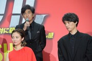 左から木村文乃、佐藤浩市、福士蒼汰。