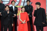 上段左から木村了、佐藤浩市。下段左から岡田准一、木村文乃、福士蒼汰。