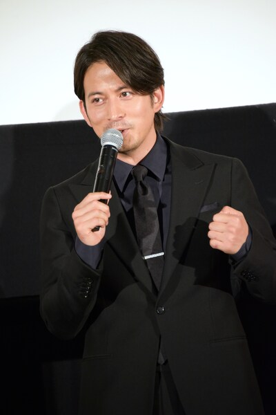 バスローブを着て現場入りしていたことを明かす岡田准一。