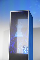 水槽型ビジョンに映し出された港。