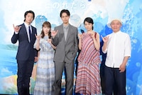 「きみと、波にのれたら」完成披露舞台挨拶の様子。