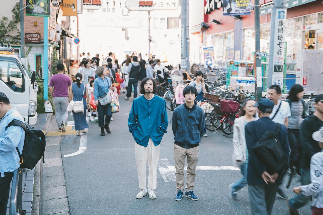 今泉力哉（中央左）と大橋裕之（中央右）。
