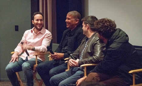 インタビューの様子。