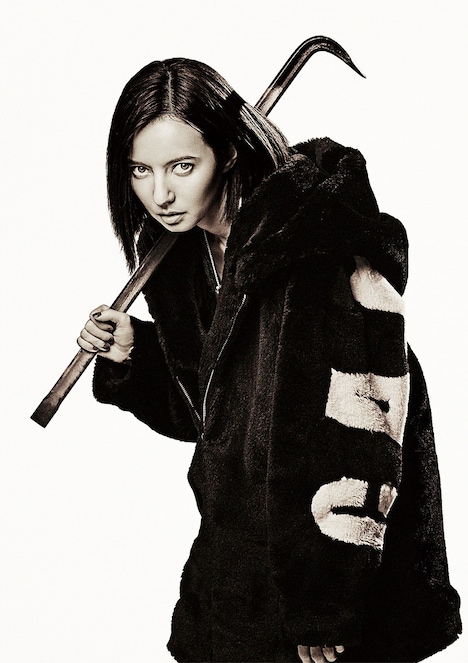 ベッキー演じるジュリ。