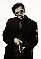 村上淳演じる市川。