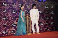 左から木下晴香、中村倫也。