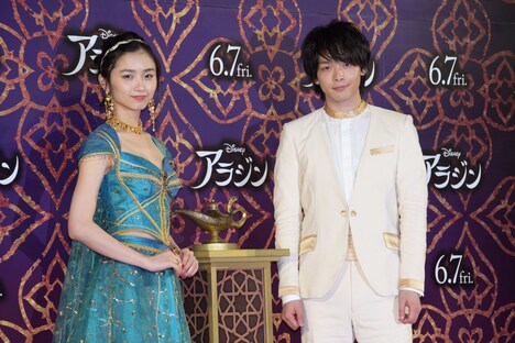 左から木下晴香、中村倫也。