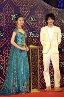 左から木下晴香、中村倫也。
