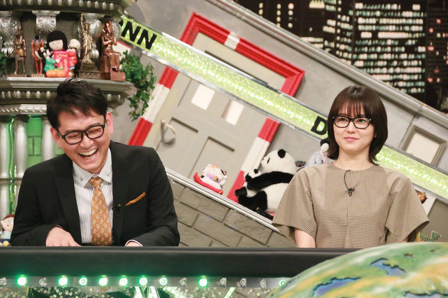 「全力！脱力タイムズ」より、左から土屋伸之、長澤まさみ。
