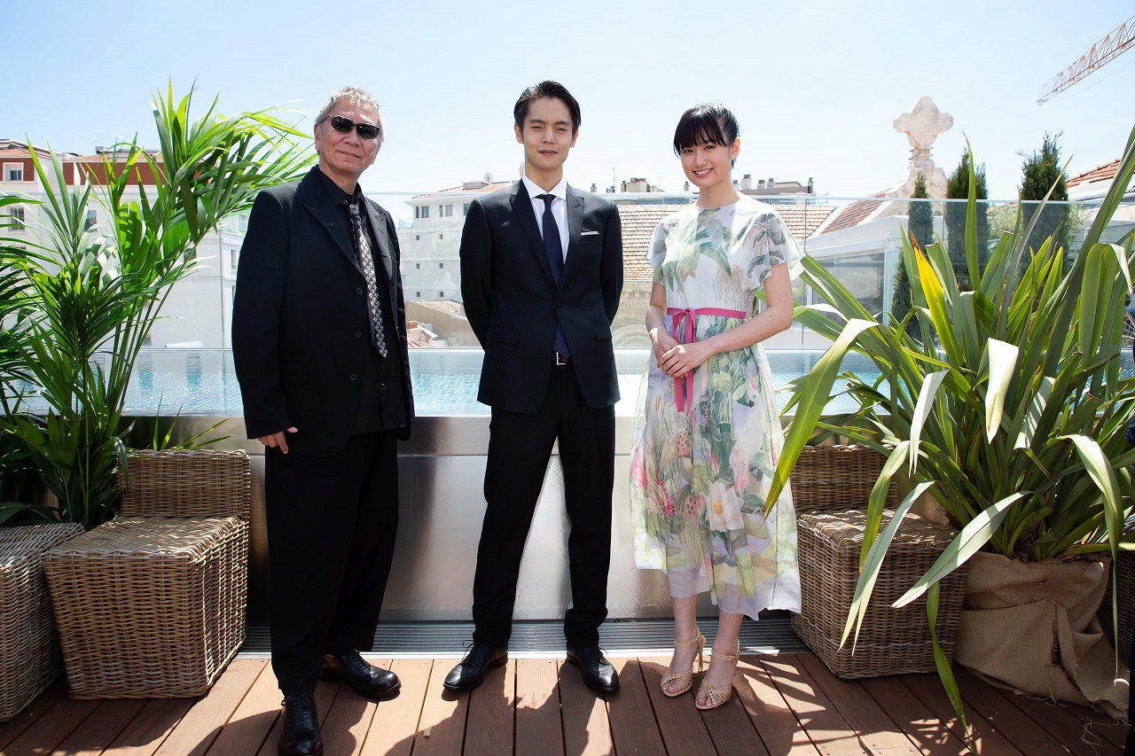 窪田正孝と小西桜子が“聖地”に興奮、三池崇史監督作「初恋」引っさげカンヌで会見