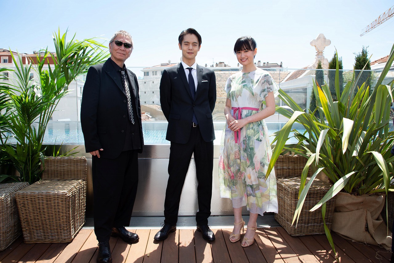 左から三池崇史、窪田正孝、小西桜子。(c)Kazuko Wakayama