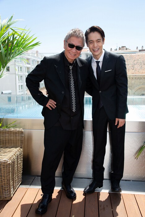 左から三池崇史、窪田正孝。(c)Kazuko Wakayama