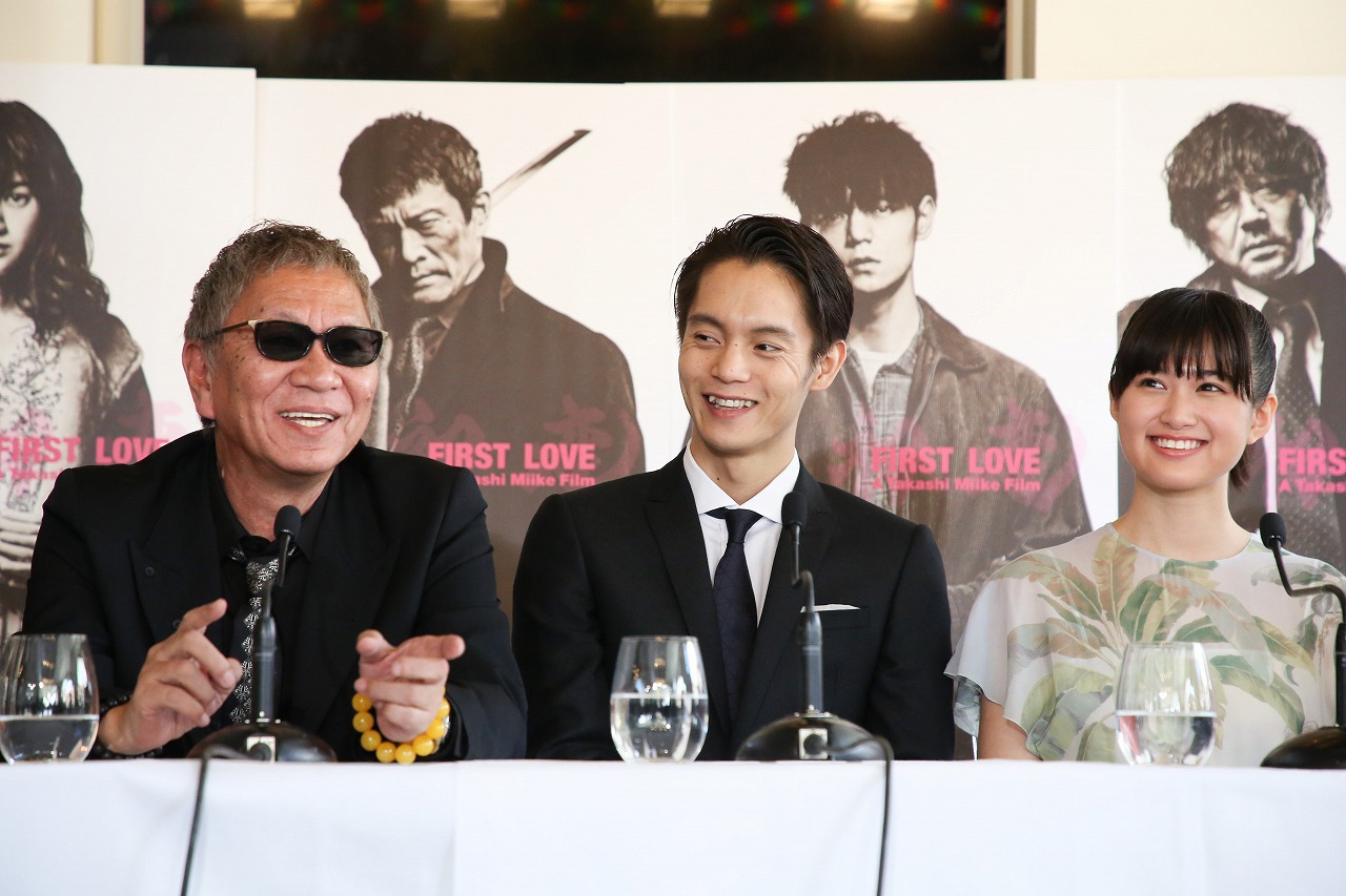 左から三池崇史、窪田正孝、小西桜子。(c)Kazuko Wakayama