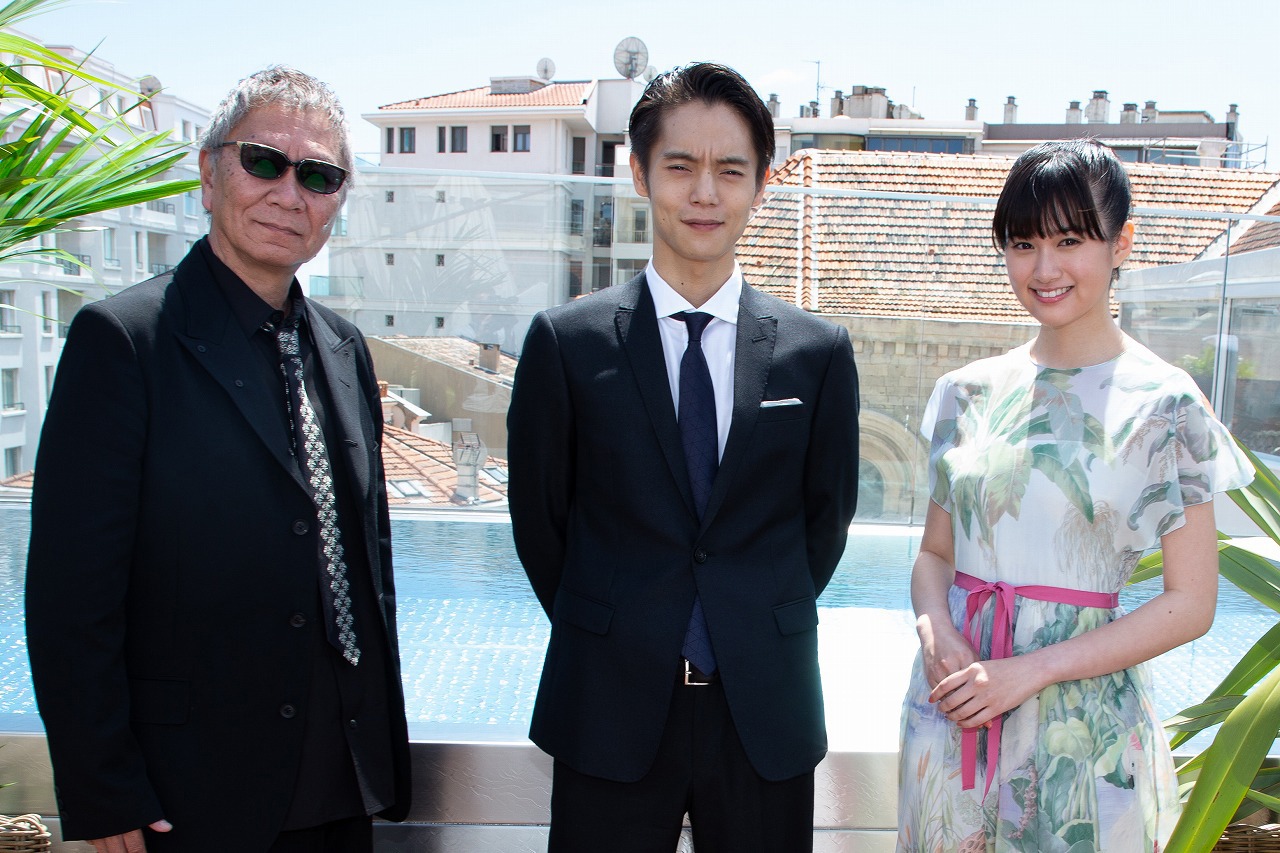 左から三池崇史、窪田正孝、小西桜子。(c)Kazuko Wakayama