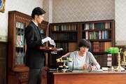 「うちの執事が言うことには」より、清原翔演じる衣更月蒼馬（左）と永瀬廉扮する烏丸花穎。
