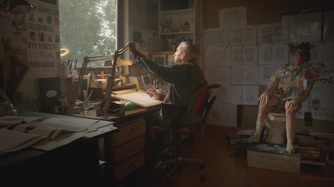 「エセルとアーネスト ふたりの物語」より、レイモンド・ブリッグズの登場シーン。