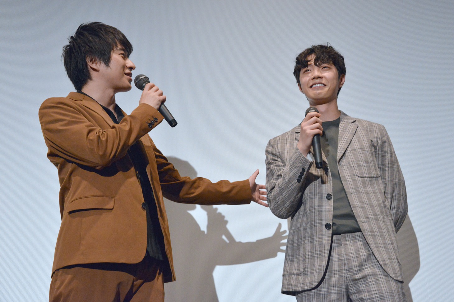 左から村井良大、ジュンQ。