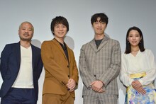 「最果てリストランテ」初日舞台挨拶の様子。左から松田圭太、村井良大、ジュンQ、真宮葉月。