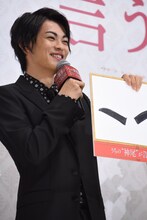 本作の見どころとして、“眉毛”の絵を描いた神尾楓珠。