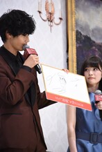 本作の見どころとして、中学生に扮する永瀬廉の絵を描いた清原翔（左）。