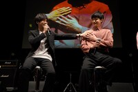 左から松坂桃李、瀬戸康史。