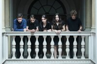 「スクールズ・アウト」 (c)Avenue B Productions - 2L Productions