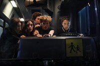 「スクールズ・アウト」 (c)Avenue B Productions - 2L Productions