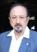 「Iターン」より、森羅万象演じる伊丹義三。