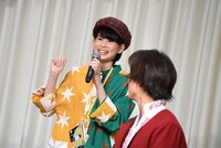 金城茉奈（奥）