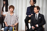 左から奥野壮、ISSA。