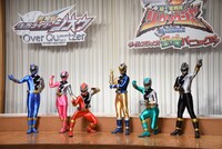 「騎士竜戦隊リュウソウジャー THE MOVIE タイムスリップ！恐竜パニック!!」製作発表会見の様子。