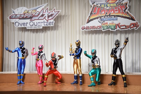 「騎士竜戦隊リュウソウジャー THE MOVIE タイムスリップ！恐竜パニック!!」製作発表会見の様子。