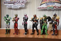 左から仮面ライダーウォズ、仮面ライダーゲイツ、仮面ライダージオウ、仮面ライダーバールクス、仮面ライダーゾンジス、仮面ライダーザモナス。