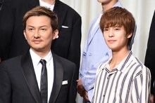 左からISSA、奥野壮。