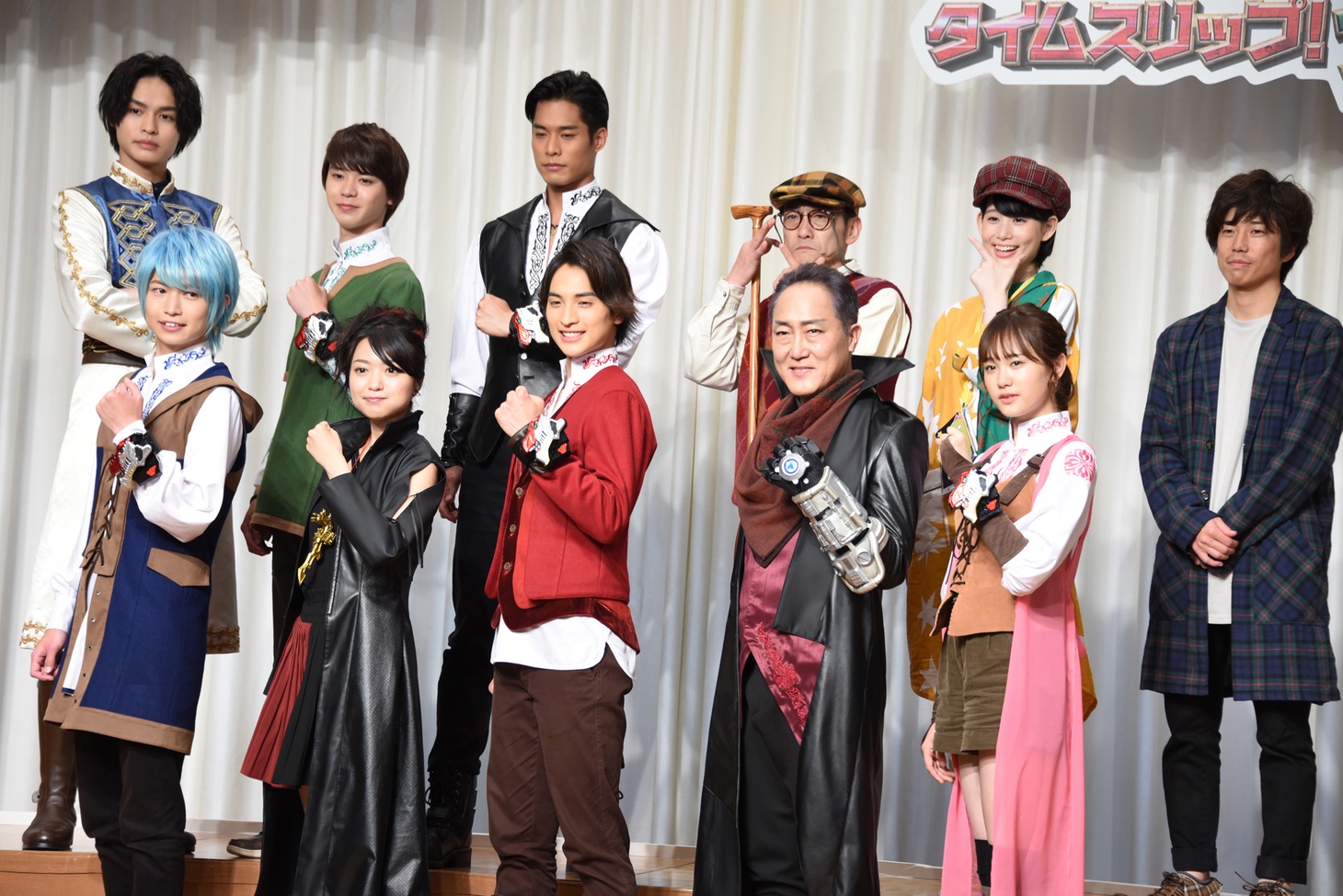「騎士竜戦隊リュウソウジャー THE MOVIE タイムスリップ！恐竜パニック!!」製作発表会見の様子。