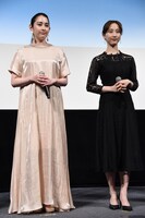 左から早見あかり、松井玲奈。