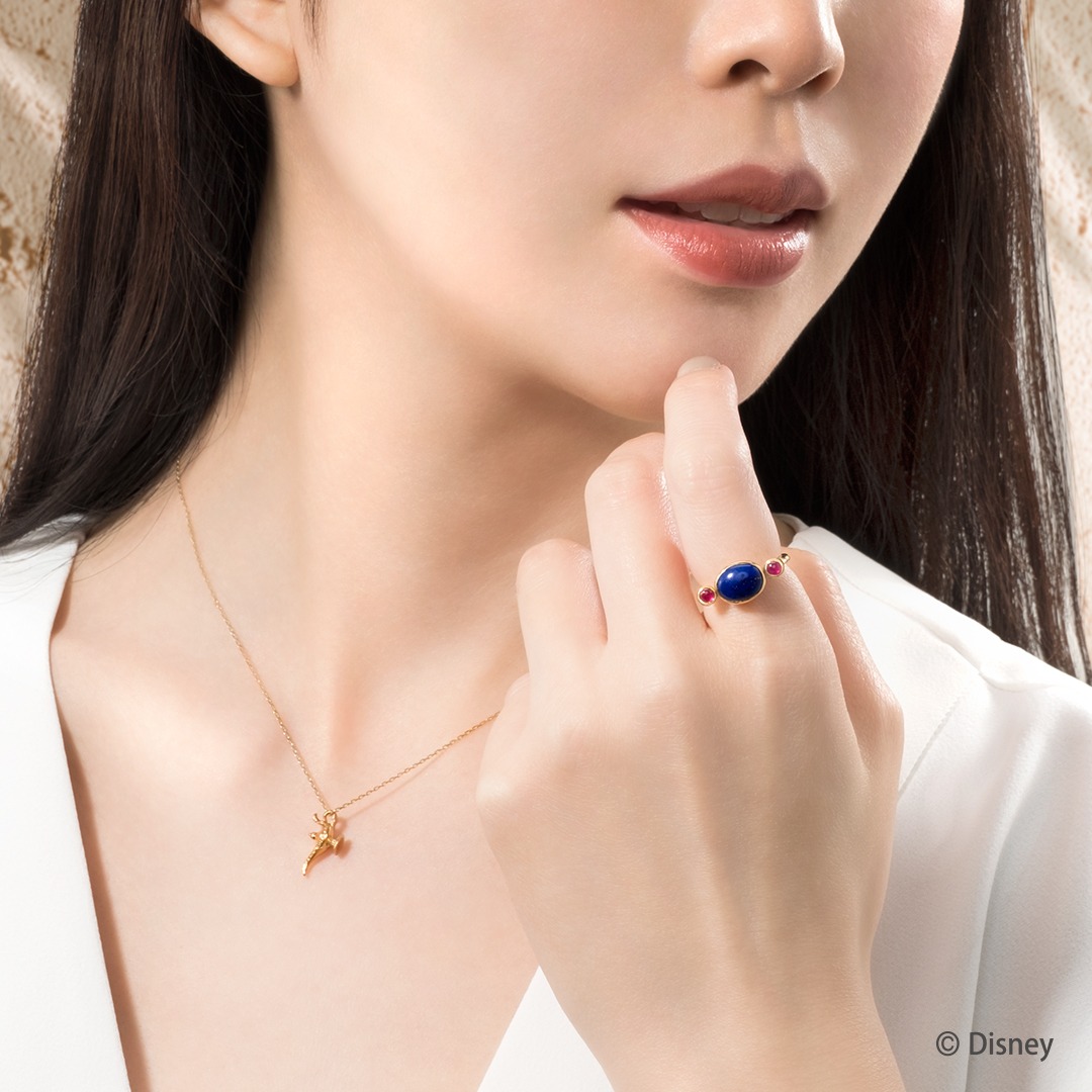 Magic Lamp （ネックレス / 税込3万8500円）、Starry Night（リング / 税込4万4000円）。