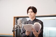 「モーリス 4K」吹替現場の梶裕貴。