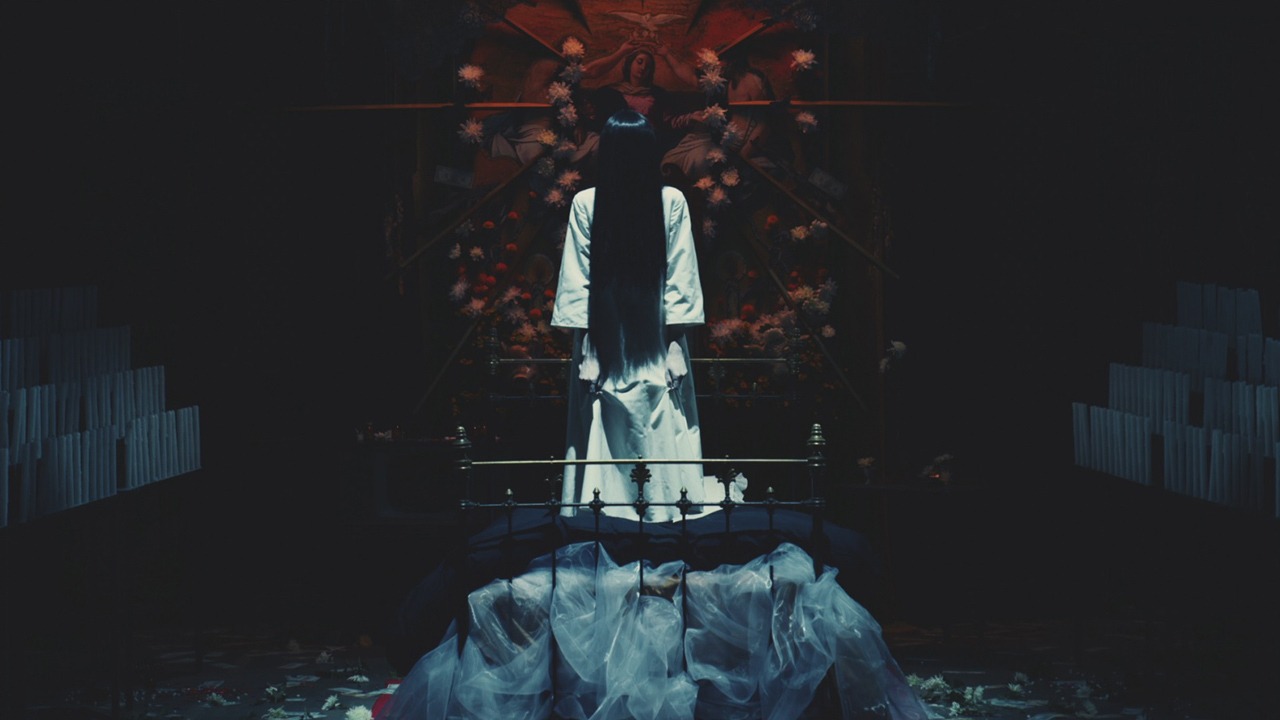 女王蜂「聖戦（Holy War）」ミュージックビデオより。