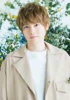 ウルトラマントレギアに声を当てる内田雄馬。