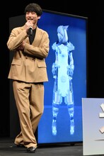 左から坂口健太郎、マイディー。