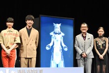 「劇場版 ファイナルファンタジーXIV 光のお父さん」完成披露試写会の様子。左から佐久間由衣、坂口健太郎、吉田鋼太郎、山本舞香。