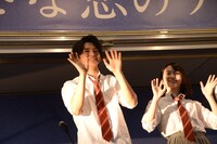 左から眞栄田郷敦、山田杏奈。