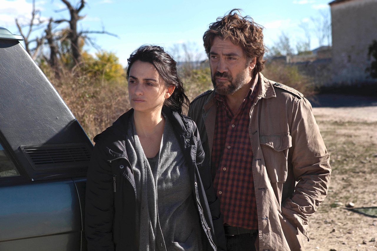 ペネロペ・クルスが夫との共演にはにかむ「誰もがそれを知っている」コメント映像