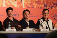 第72回カンヌ国際映画祭で行われた「ワンス・アポン・ア・タイム・イン・ハリウッド」記者会見の様子。左からブラッド・ピット、レオナルド・ディカプリオ、クエンティン・タランティーノ。