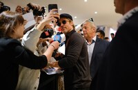 ブラッド・ピット（中央）