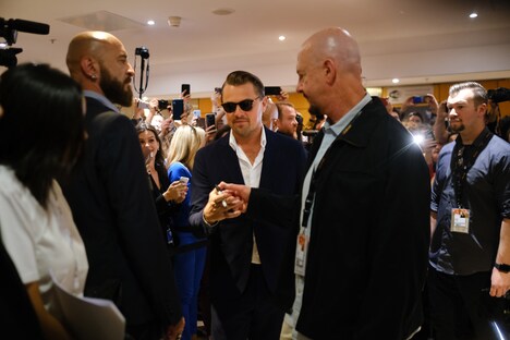 レオナルド・ディカプリオ（中央）