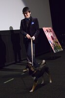 じっちゃんを連れた大西信満。