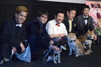 映画「柴公園」完成披露上映会の様子。左から水野勝、大西信満、渋川清彦、ドロンズ石本、綾部真弥。
